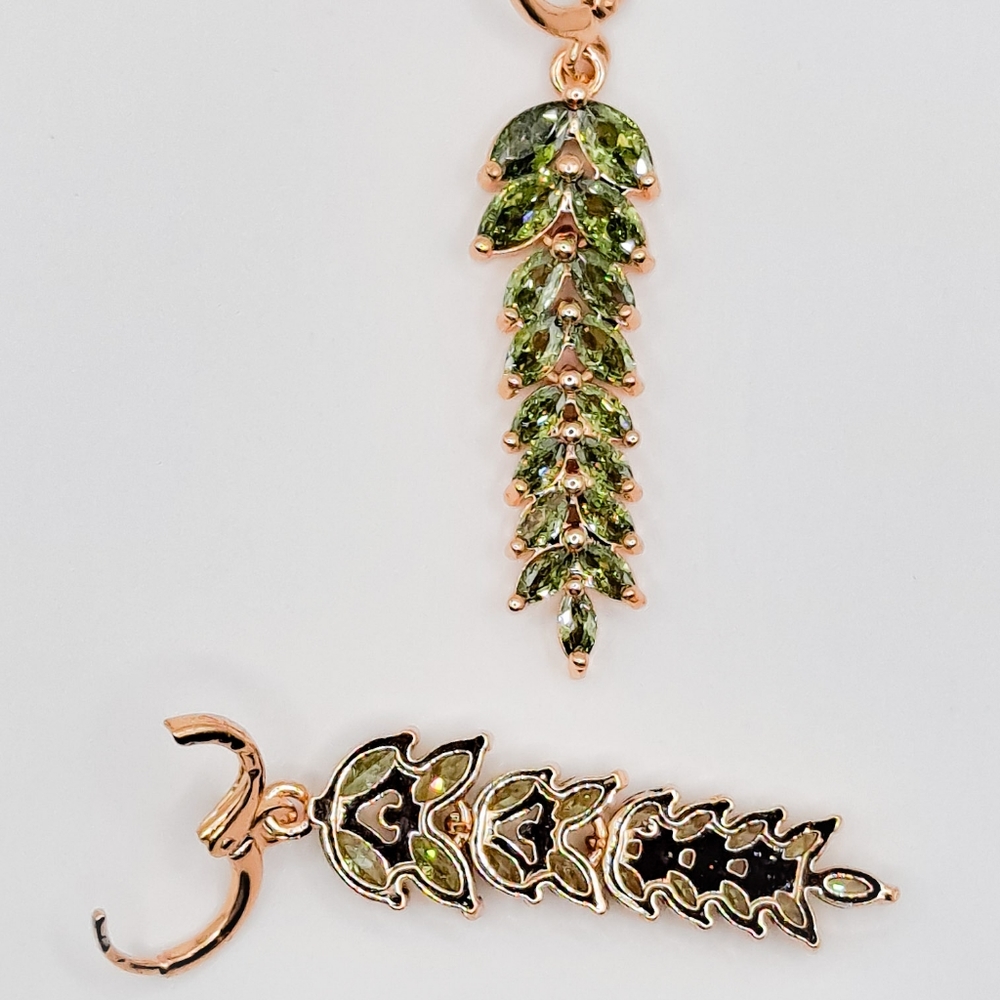 🎀18k Luxury Peridot Leaf Drop Earings - Picture 4 of 5